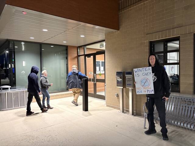 Plum residents mull resolution to bar police cooperation with ICE ahead of council vote