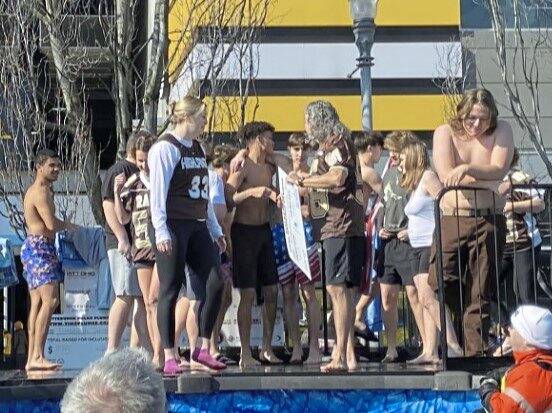 Highlands Frozen Rams take the plunge for Special Olympics