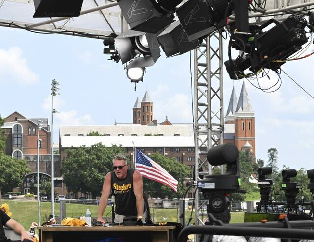 Joe Starkey: Why couldn’t Pat McAfee just ask Aaron Rodgers a simple question?