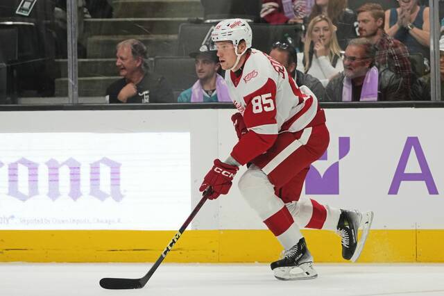 Penguins acquire forward Elmer Soderblom from Red Wings