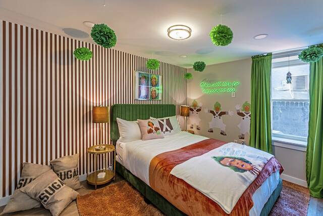 9364016_web1_ptr-willywonkaairbnb6-030626