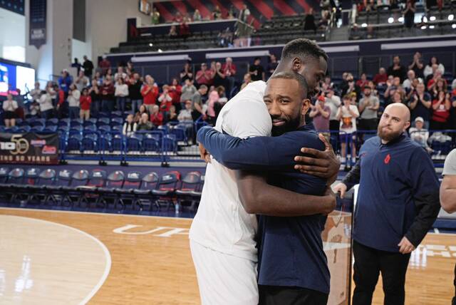 Duquesne men rally from 30 points down to win at buzzer