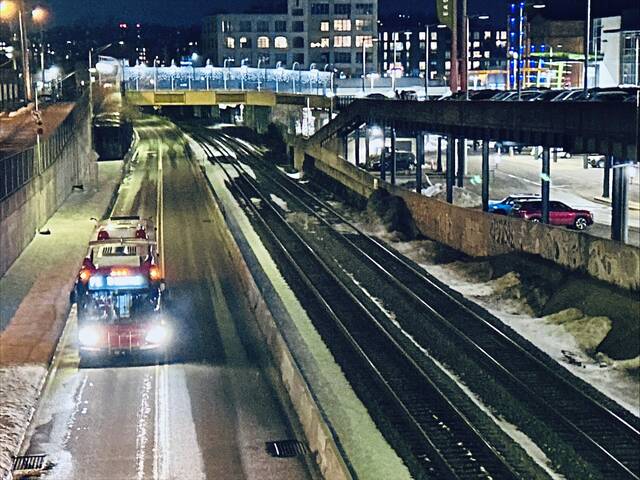 1 hurt in shooting on PRT bus near Homewood Station