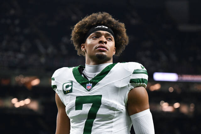 Jets agree to trade quarterback Justin Fields to Chiefs to serve as Mahomes’ backup, AP source says
