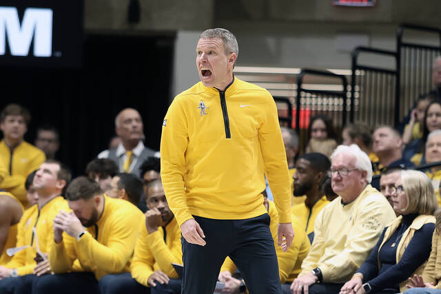 West Virginia to play Stanford in College Basketball Crown tournament