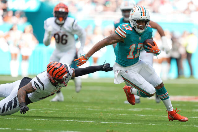 Broncos get star wide receiver Jaylen Waddle from Dolphins in blockbuster trade