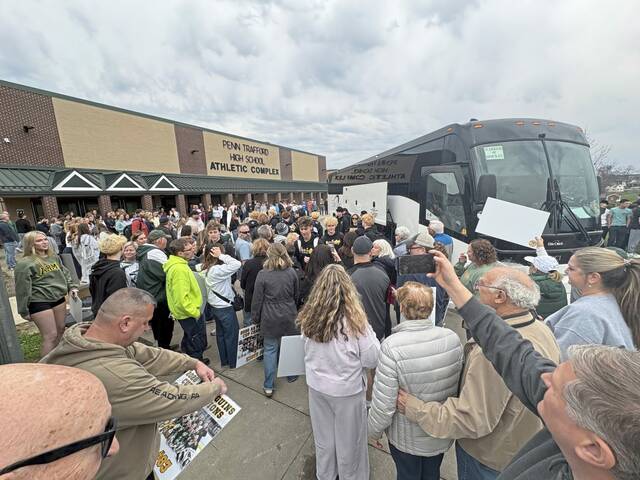 Penn-Trafford hockey team gets championship send-off from classmates, family