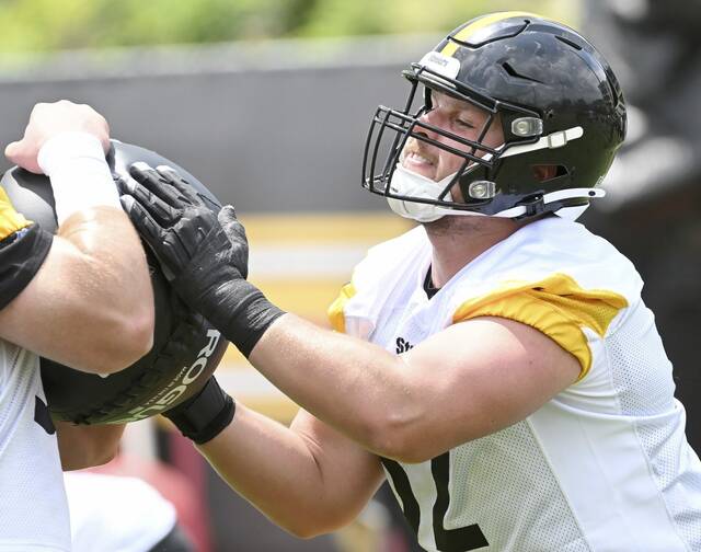 Offensive lineman Ryan McCollum returns to Steelers on 1-year contract