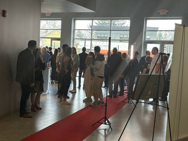 Community packs The Lindsay Theater in Sewickley for ‘Beneath the Sole’ premiere