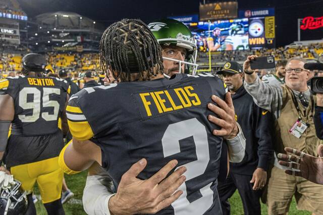 First Call: Wild stats about Aaron Rodgers and Justin Fields; Pens hold steady in Metro Division swirl