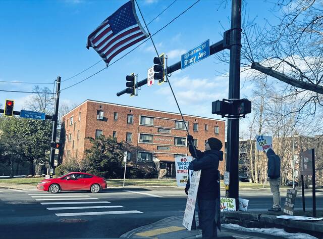 Pittsburgh council members seek to bar cooperation with ICE