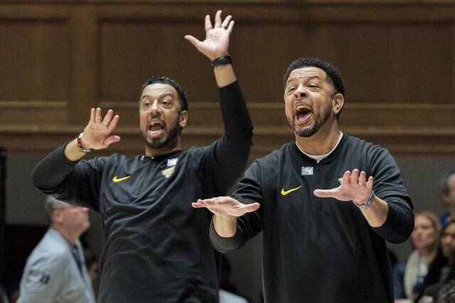 Pitt parts ways with men’s basketball assistants Tim O’Toole, Jason Capel