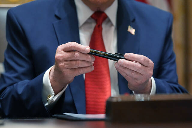 Trump interrupts Cabinet meeting dealing with the Iran war and rising prices to talk Sharpies