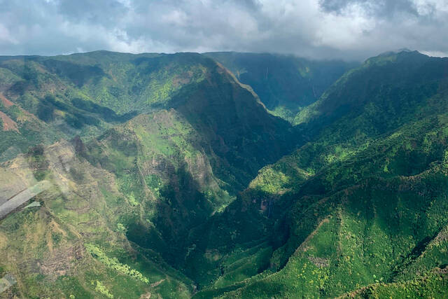3 killed in tourist helicopter crash off the coast of the Hawaiian island of Kauai