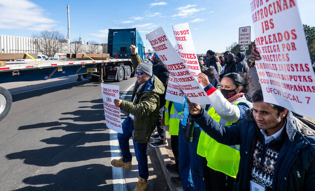 Workers’ strike at 1 of the largest U.S. meatpacking plants will continue for a 3rd week