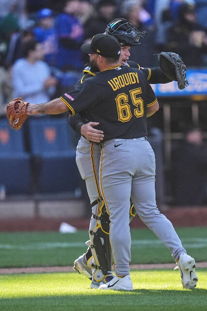 Henry Davis delivers game-winning hit, then makes saving tag as Pirates beat Mets in 10