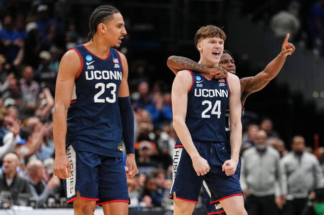 Mullins Madness! Freshman’s 35-footer gives UConn a 73-72 win over Duke and a Final Four spot