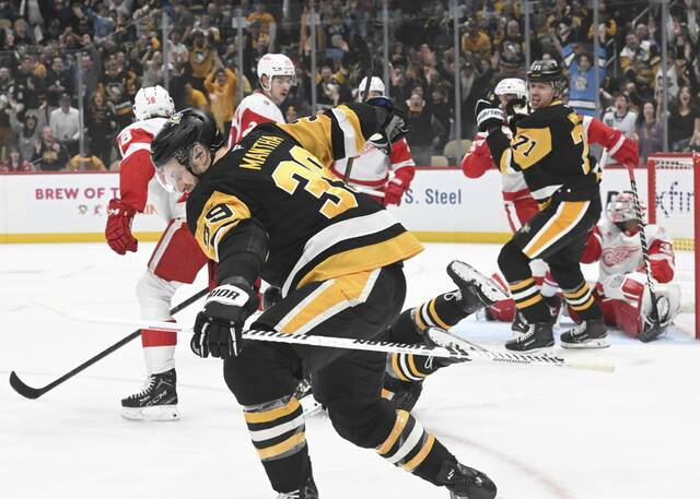 Evgeni Malkin returns, Penguins beat Detroit at home