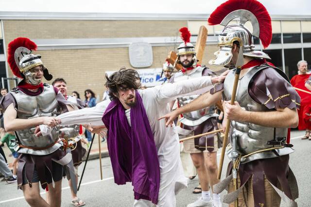Ministerium presents annual Good Friday drama in Greensburg