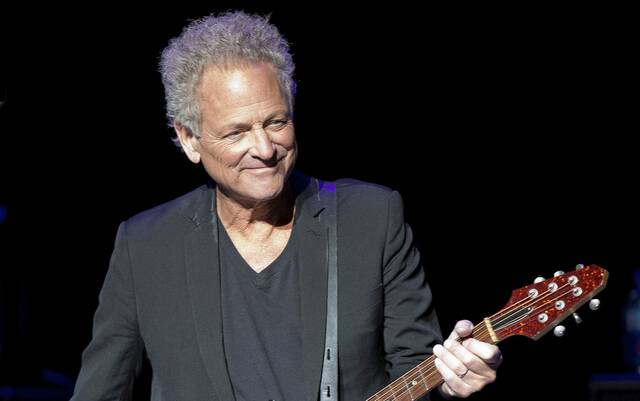Lindsey Buckingham, former Fleetwood Mac guitarist, attacked by a woman in Santa Monica
