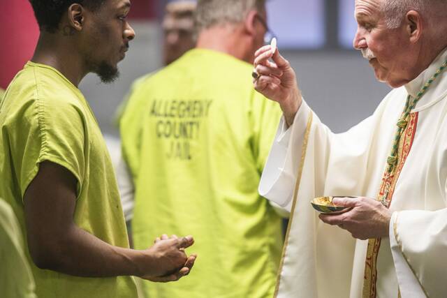 9445856_web1_ptr-footwashing2-040326