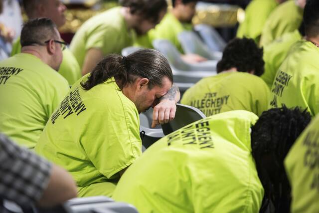 9445856_web1_ptr-footwashing4-040326