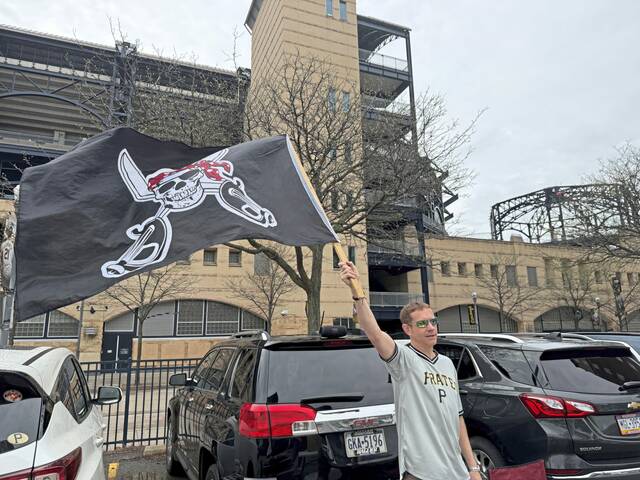 Eager fans filling Pittsburgh’s North Shore in advance of Pirates’ home opener