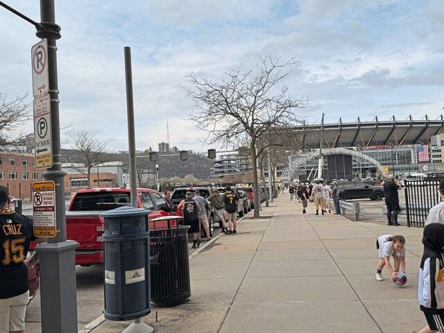 Pirates fans tailgating outside PNC Park, practice underway inside