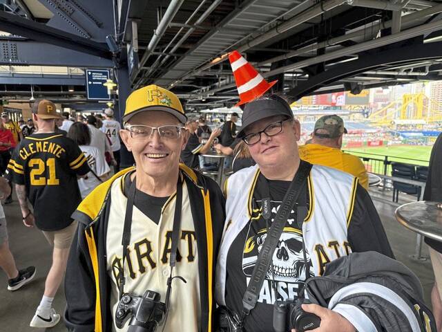 Pirates fans head into PNC Park ahead of home opener