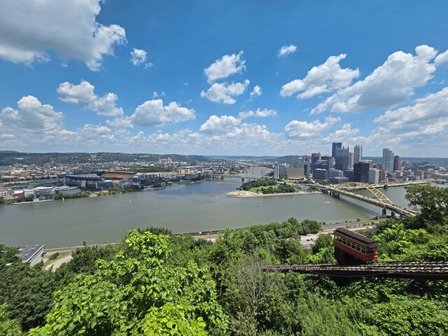 How did Pittsburgh come to have 90 unique neighborhoods?