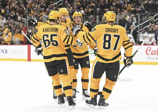 Sidney Crosby, Rickard Rakell lead Penguins past Panthers to close in on playoffs