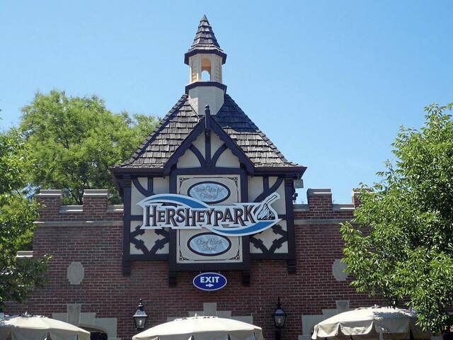 Parents charged after toddler is injured by wolf at Hersheypark zoo