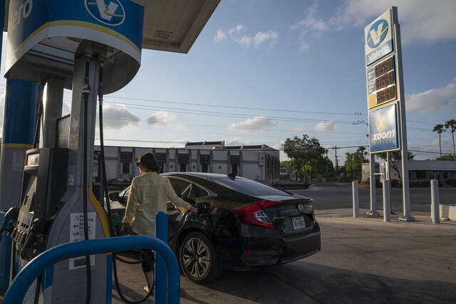 As gas prices climb, Americans rethink vacations