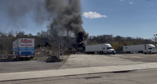 Scrap fire briefly sends smoke plume above Tarentum