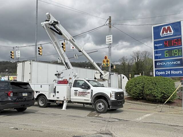 Right-turn signal returns to Tarentum Bridge intersection