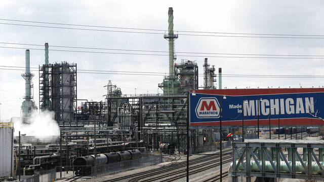 U.S. probes suspicious oil trades made before Trump pivots