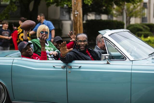 New Kensington’s Willie Thrower family to join Bears brass at NFL Draft to honor league’s 1st Black quarterback