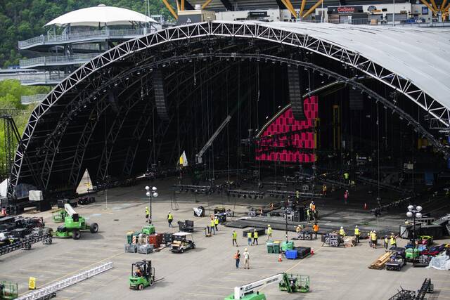 As clock ticks down, NFL Draft site takes shape on North Shore