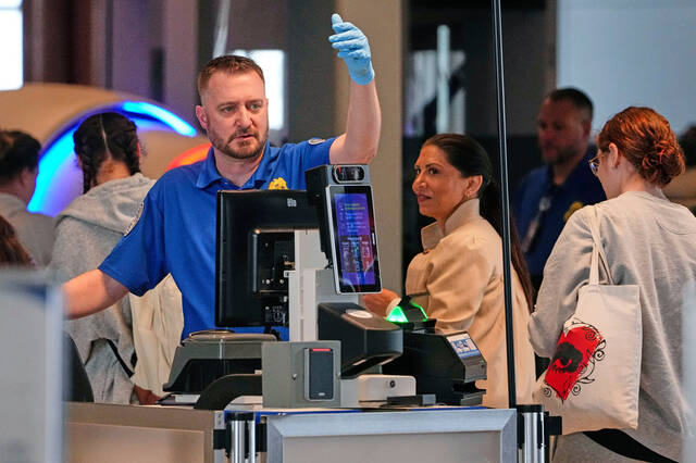 TSA looks to privatize amid continued funding lapse woes