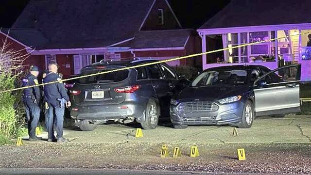 
			
				                                Police in Penn Hills work the scene of an incident early Monday morning that sent three people to the hospital. (WTAE)

			
		