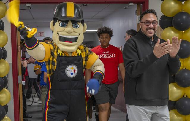 Physical activity, healthy foods highlighted at pre-NFL Draft rally at Duquesne school