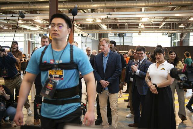 Former Steeler Jerome Bettis, NFL Commissioner view CMU’s inventions to power sports