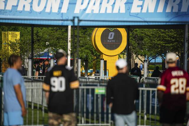 Live at the NFL Draft: Fans begin arriving in Pittsburgh on Day 1