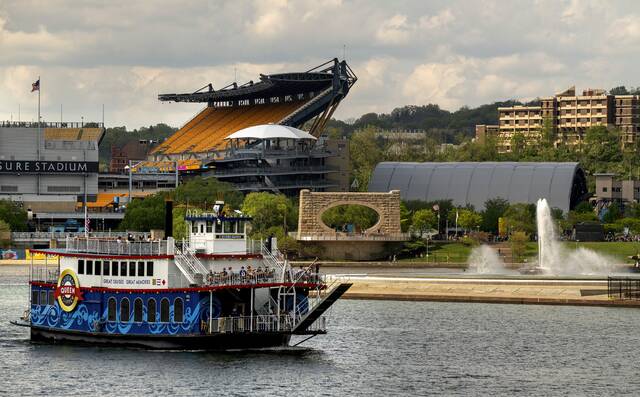 Photos: Fans arrive on North Shore as NFL Draft clock hits zero