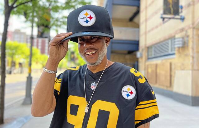 Photos: Fans arrive on North Shore as NFL Draft clock hits zero