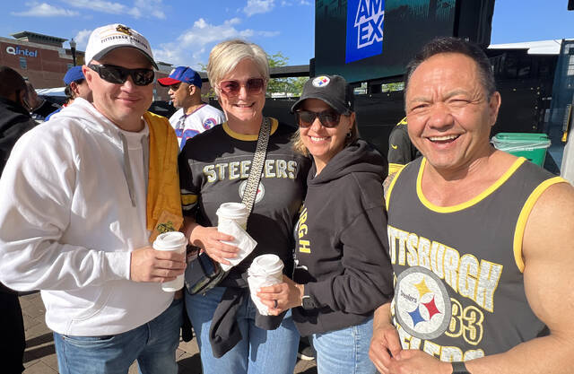 Photos: Fans arrive on North Shore as NFL Draft clock hits zero