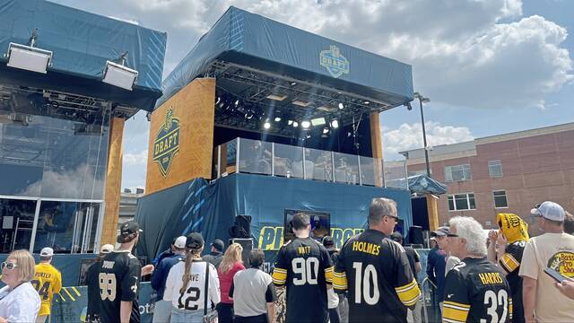 NFL Draft Day 2 Live: Fans from all over bring good vibes to Pittsburgh