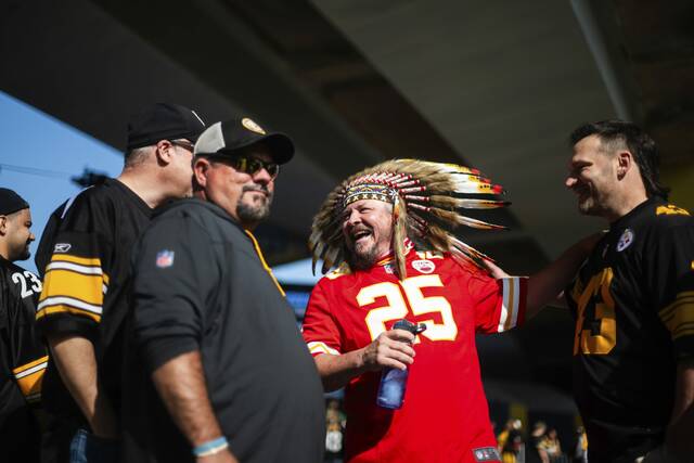 
			
				                                Fans laugh and talk while waiting in line for the official NFL Draft Experience on Tony Dorsett Drive on Thursday on the North Shore for the NFL Draft. (Shane Dunlap | TribLive)

			
		