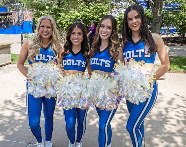 Video: Colts cheerleaders take Pittsburghese quiz