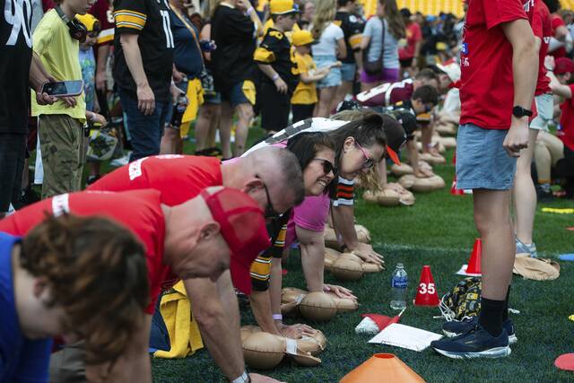 Photos: Fans return to North Shore, Point State Park for Day 2